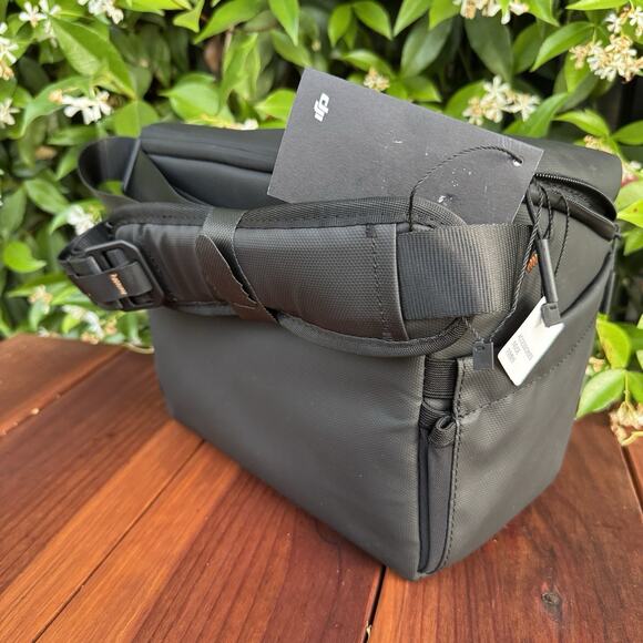 DJI Avata 2 Original Sling Bag NEW Black Goggles 3 Remote Controller Motion 3 - Picture 1 of 7